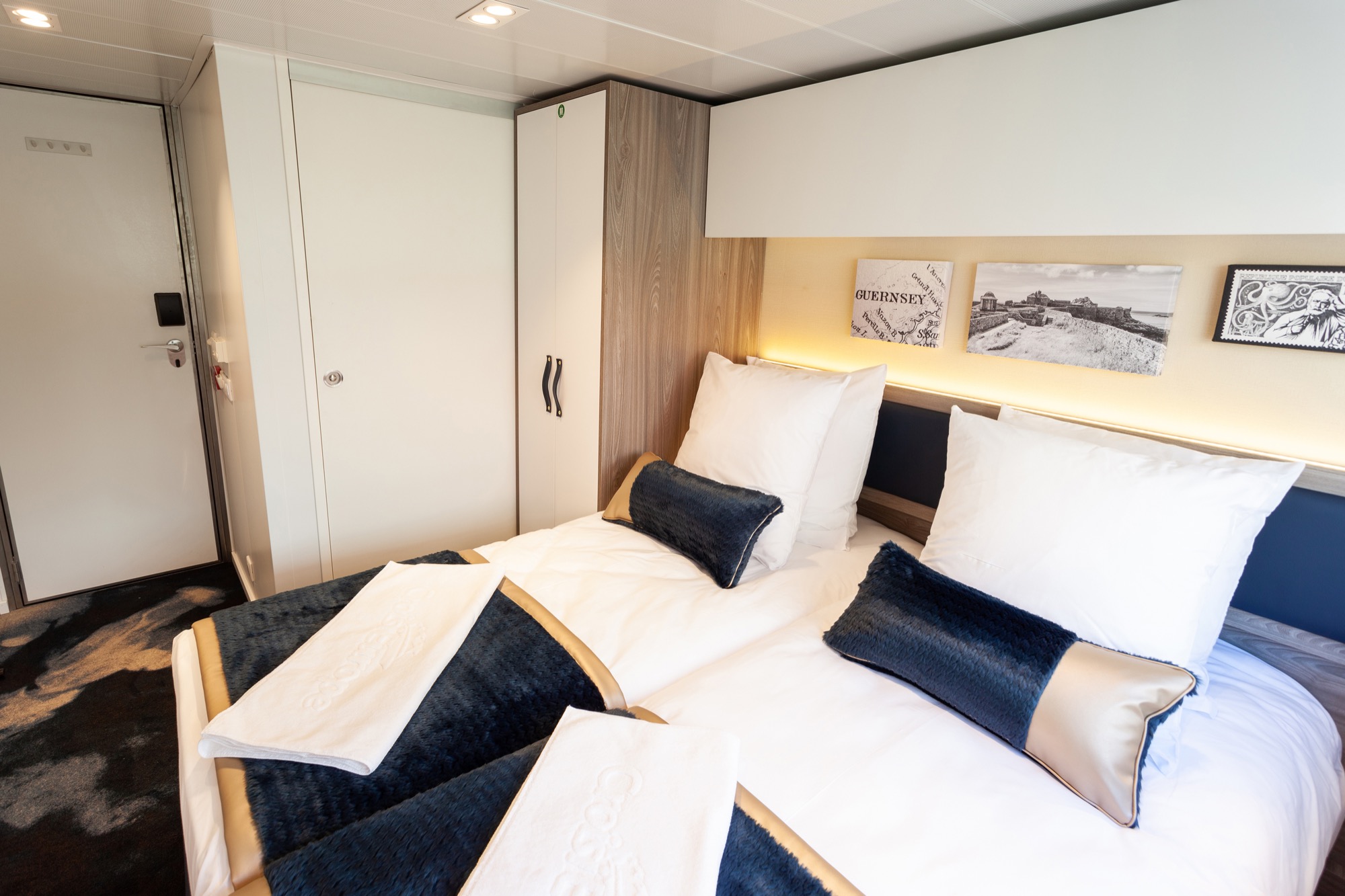 CroisiEurope MS Victor Hugo Cabin 4.jpg